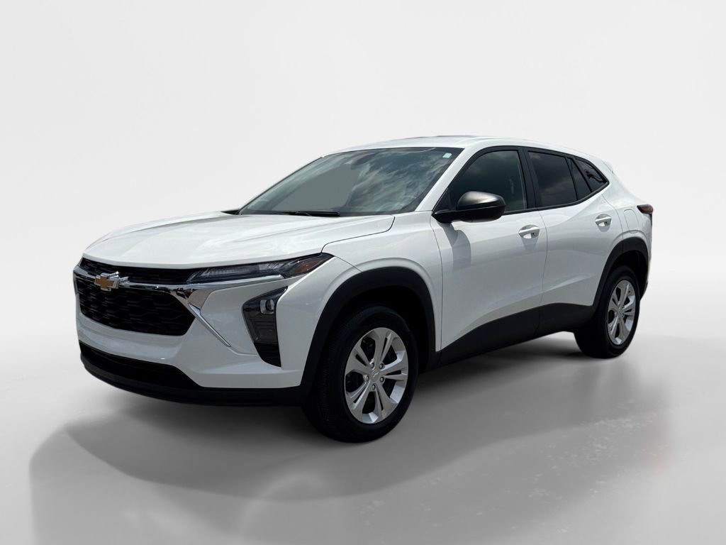 Used 2025 Chevrolet Trax LS image 2