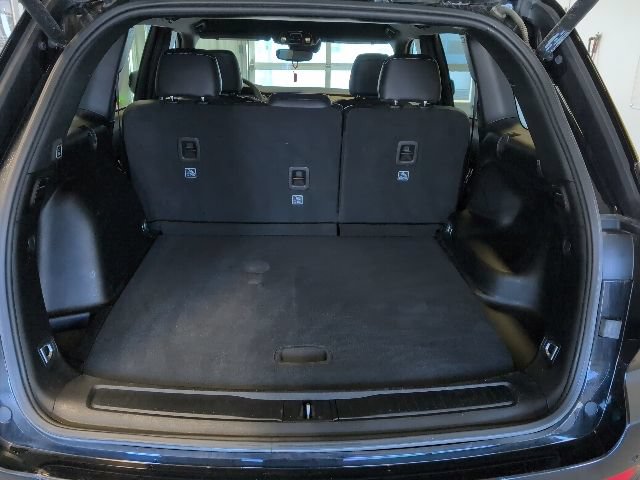 Used 2023 Jeep Grand Cherokee Altitude AWD/4WD image 30