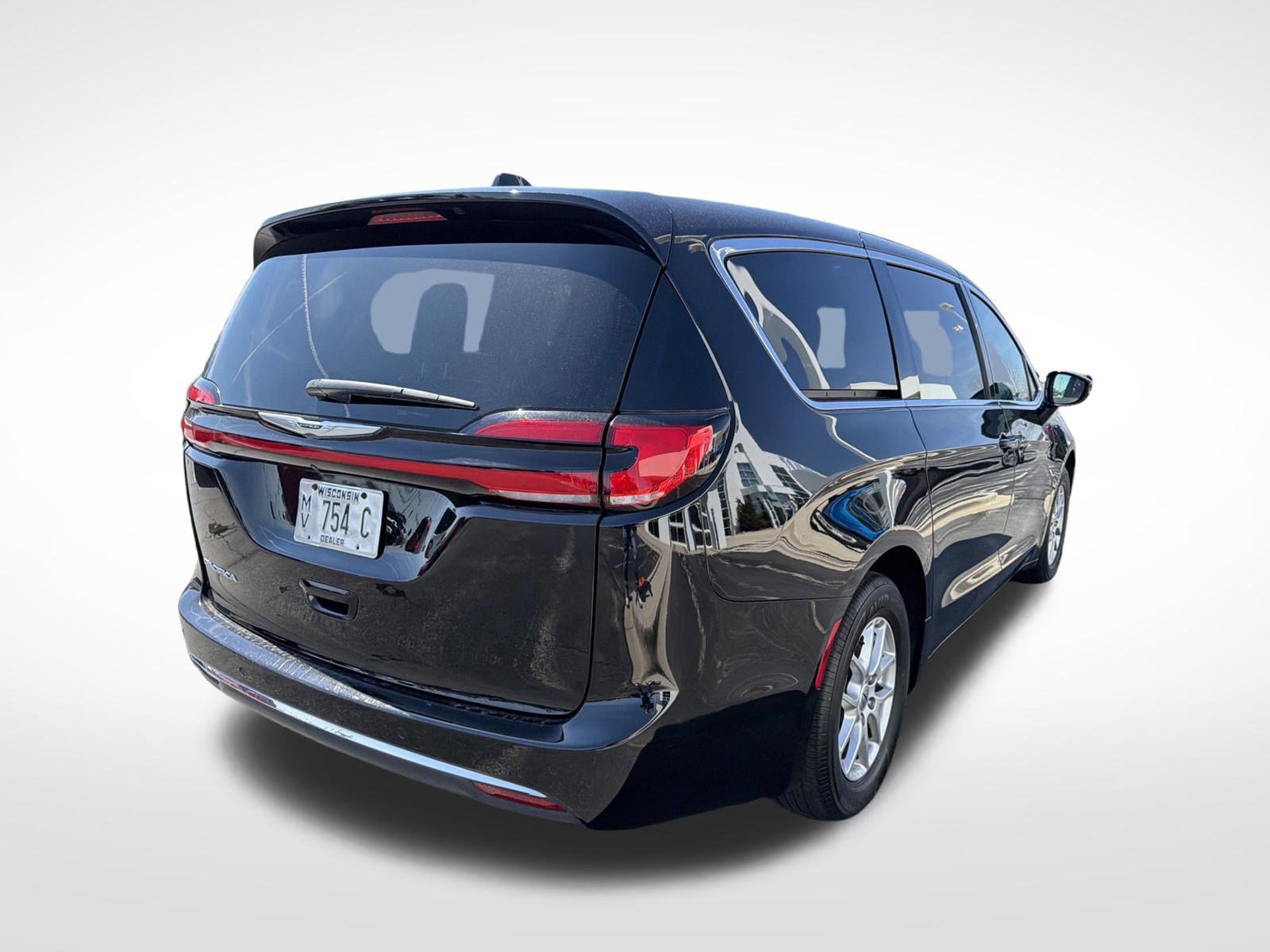 Used 2025 Chrysler Pacifica Select image 5