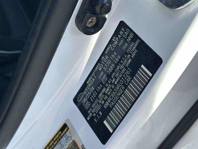 Used 2024 Hyundai Venue Limited FWD image 11