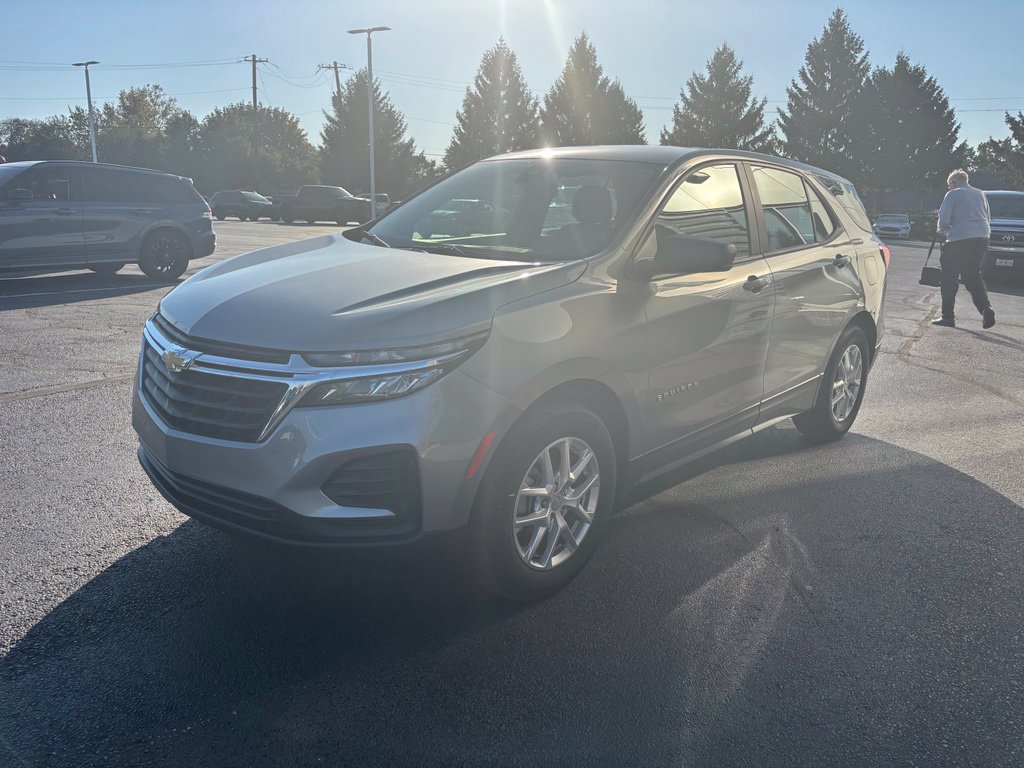 Used 2024 Chevrolet Equinox LS FWD image 2