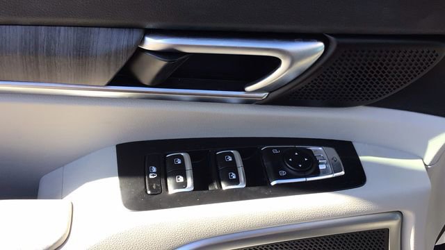 Used 2024 Kia Telluride EX w/ EX Captain's Chair Package image 17