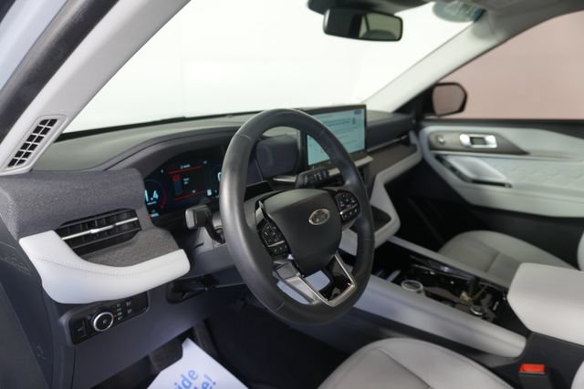 Certified 2025 Ford Explorer Platinum w/ Ultimate Package AWD/4WD image 17