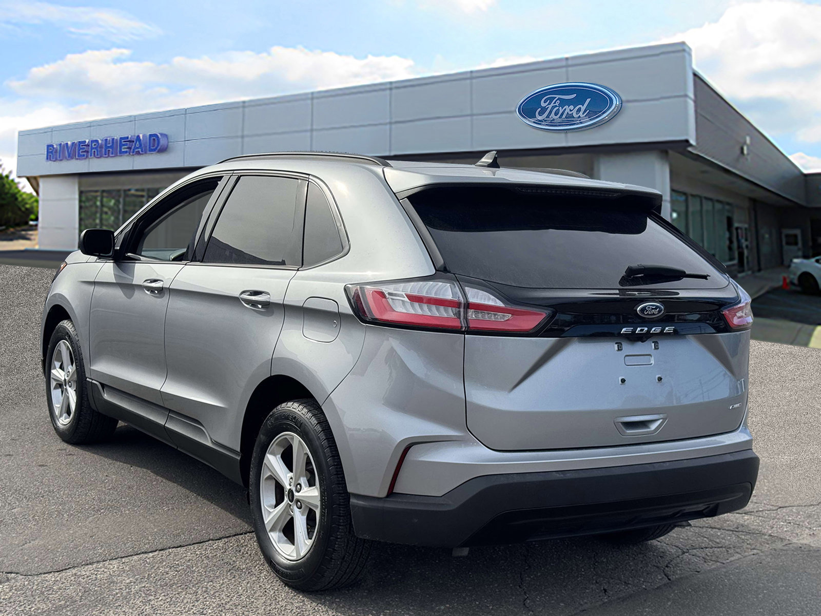 Certified 2024 Ford Edge SE image 4