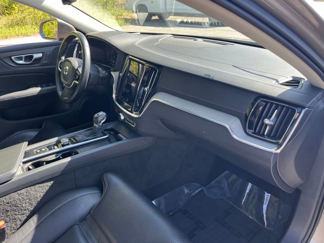 Used 2021 Volvo V60 T5 Cross Country image 36
