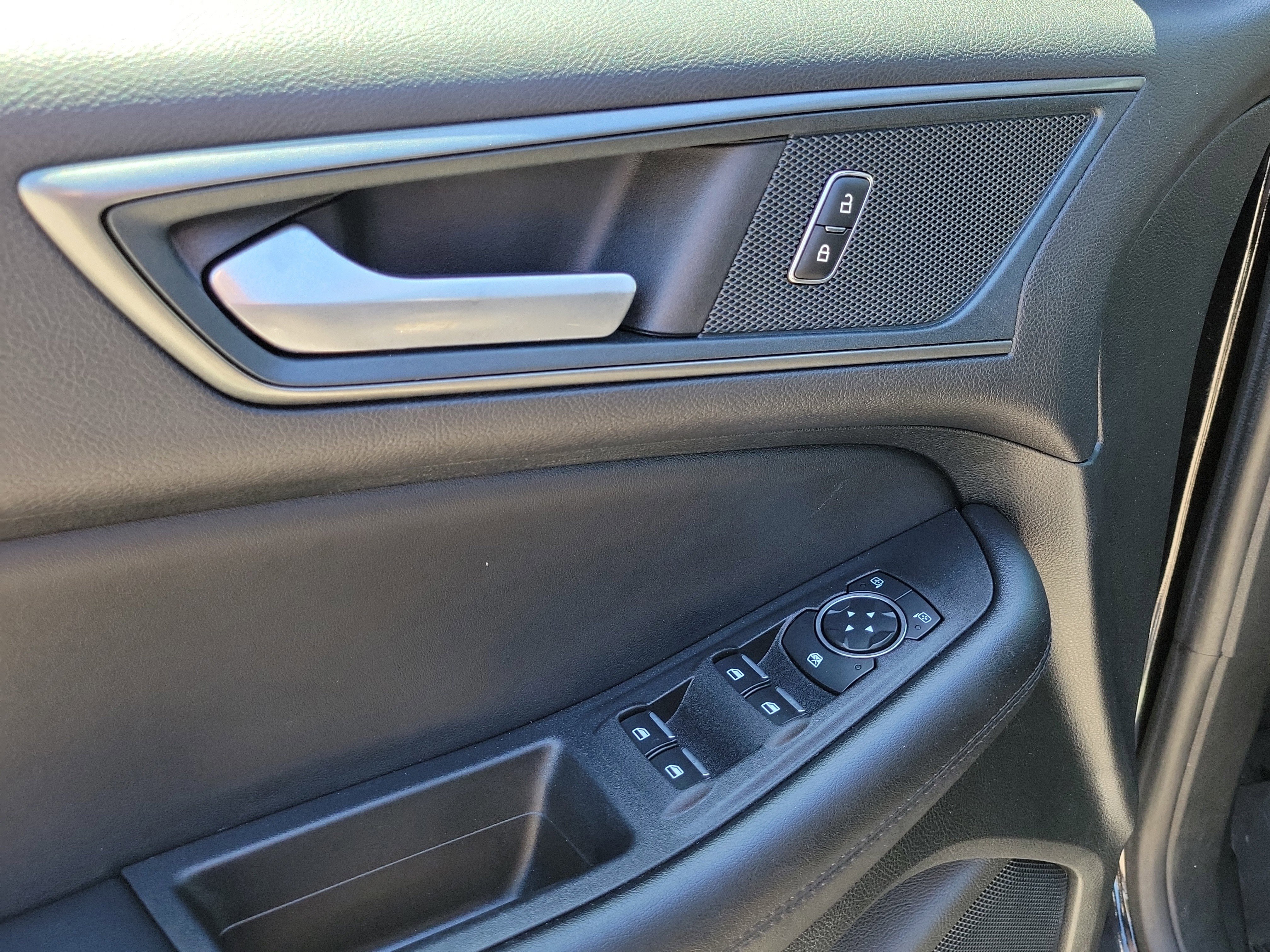 Certified 2024 Ford Edge SE image 19