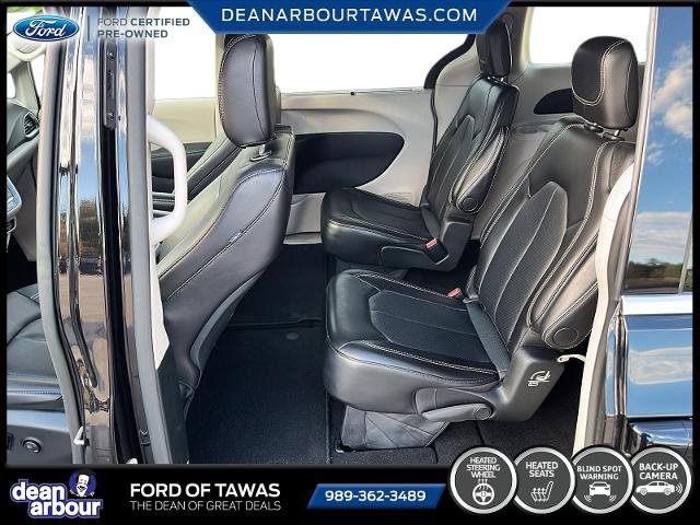 Used 2024 Chrysler Pacifica Touring-L FWD image 3