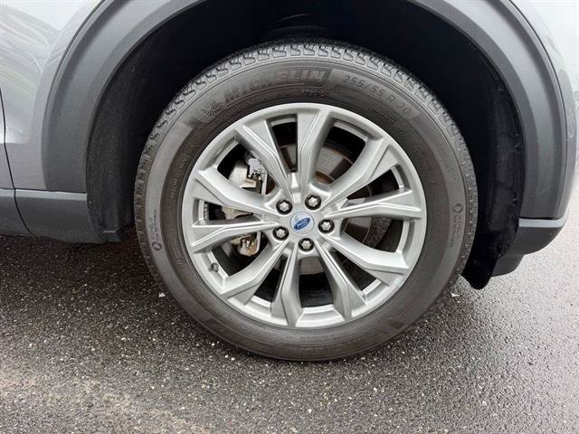 Certified 2023 Ford Explorer XLT w/ Equipment Group 202A AWD/4WD image 9