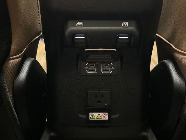 Used 2022 Jeep Wrangler Unlimited Rubicon w/ LED Lighting Group AWD/4WD image 31