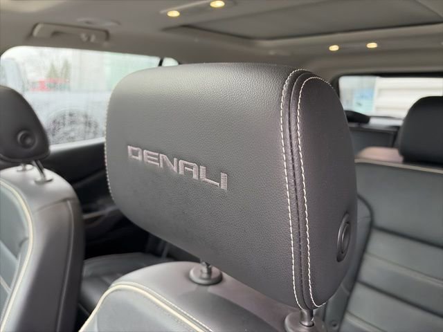 Used 2023 GMC Acadia Denali w/ Denali Technology Package image 9
