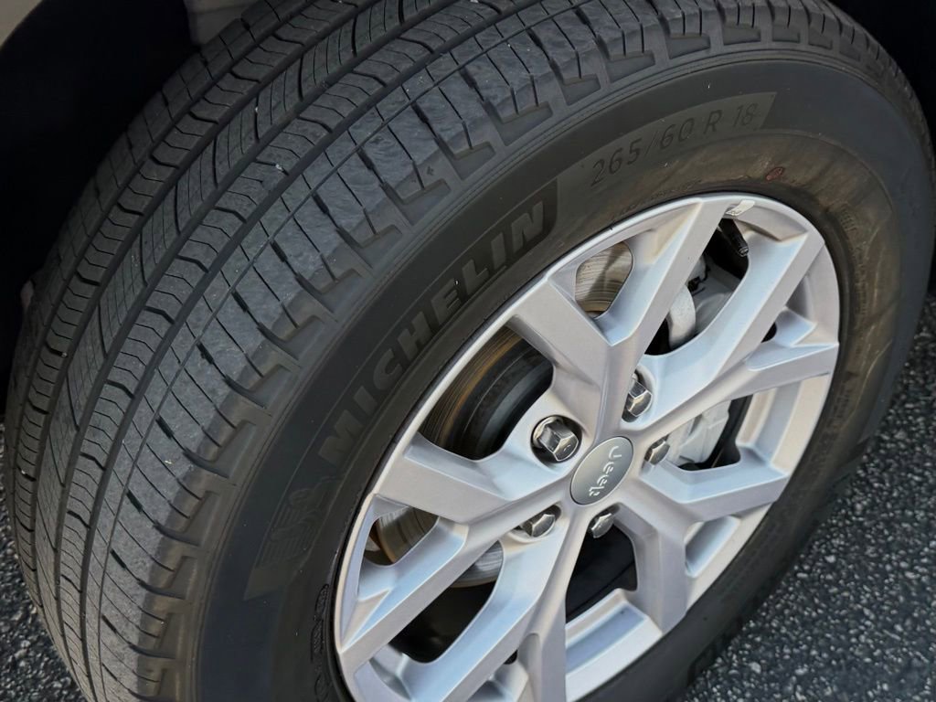 Used 2022 Jeep Grand Cherokee Limited image 13