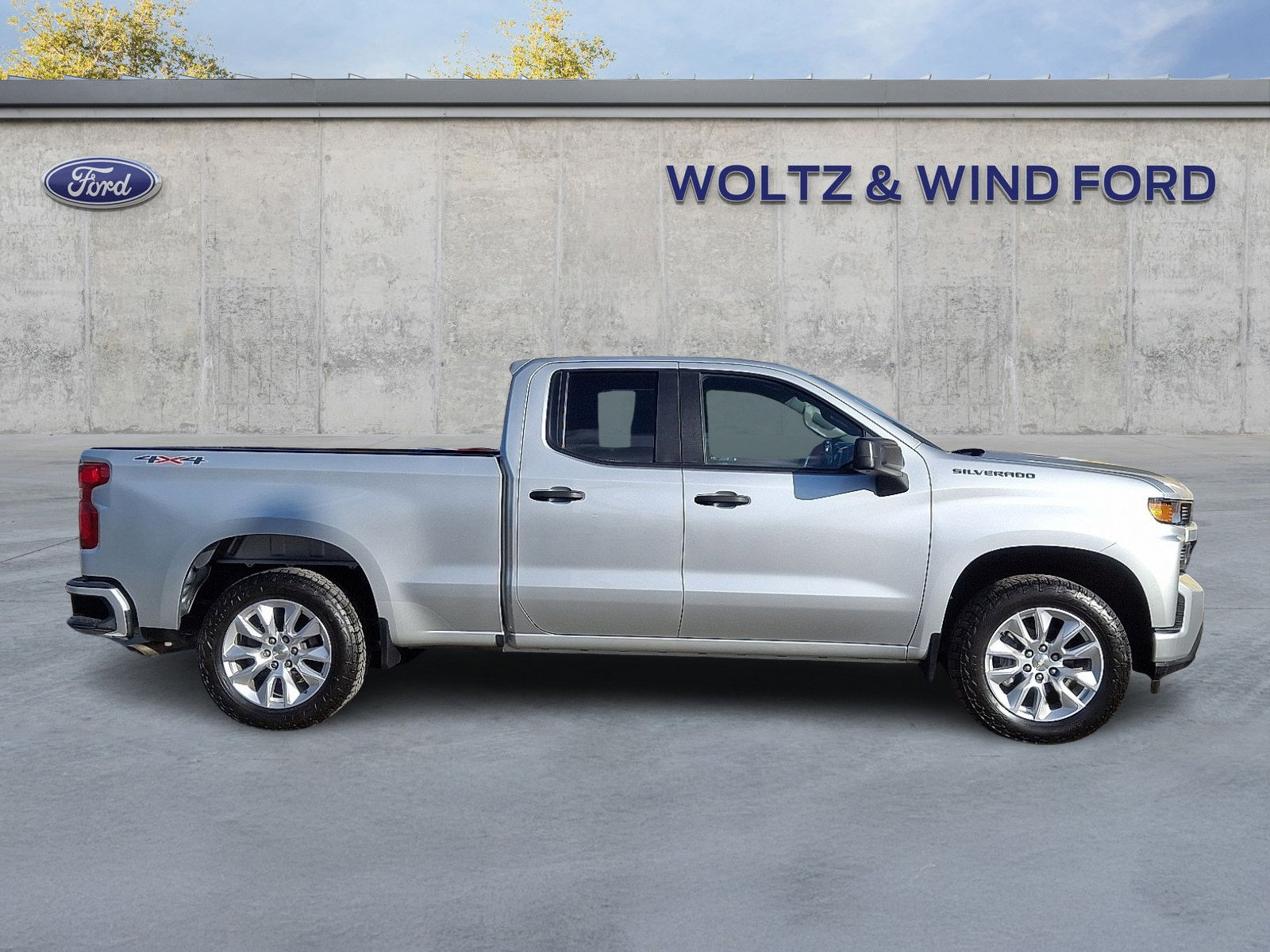 Used 2021 Chevrolet Silverado 1500 Custom image 2