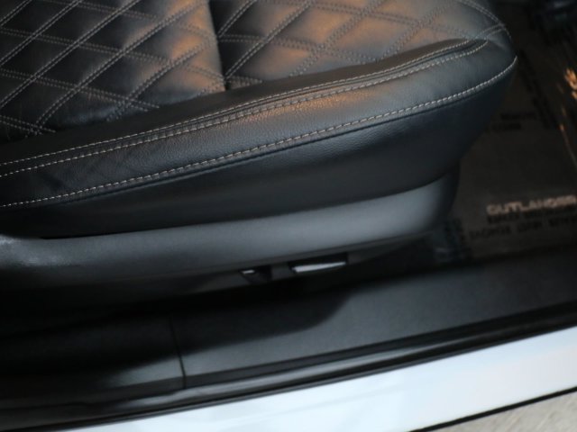 Used 2023 Mitsubishi Outlander SEL Black Edition AWD/4WD image 10