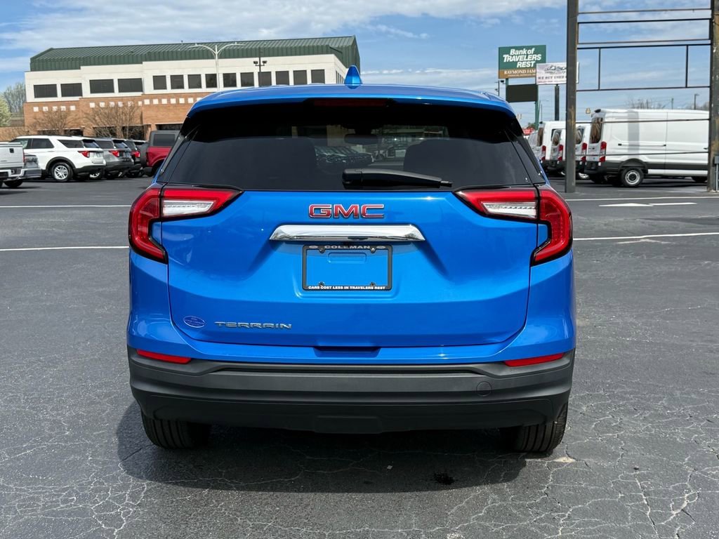 Used 2024 GMC Terrain SLE image 5