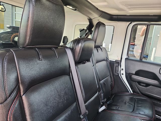 Used 2022 Jeep Wrangler Unlimited Rubicon w/ Cold Weather Group AWD/4WD image 28