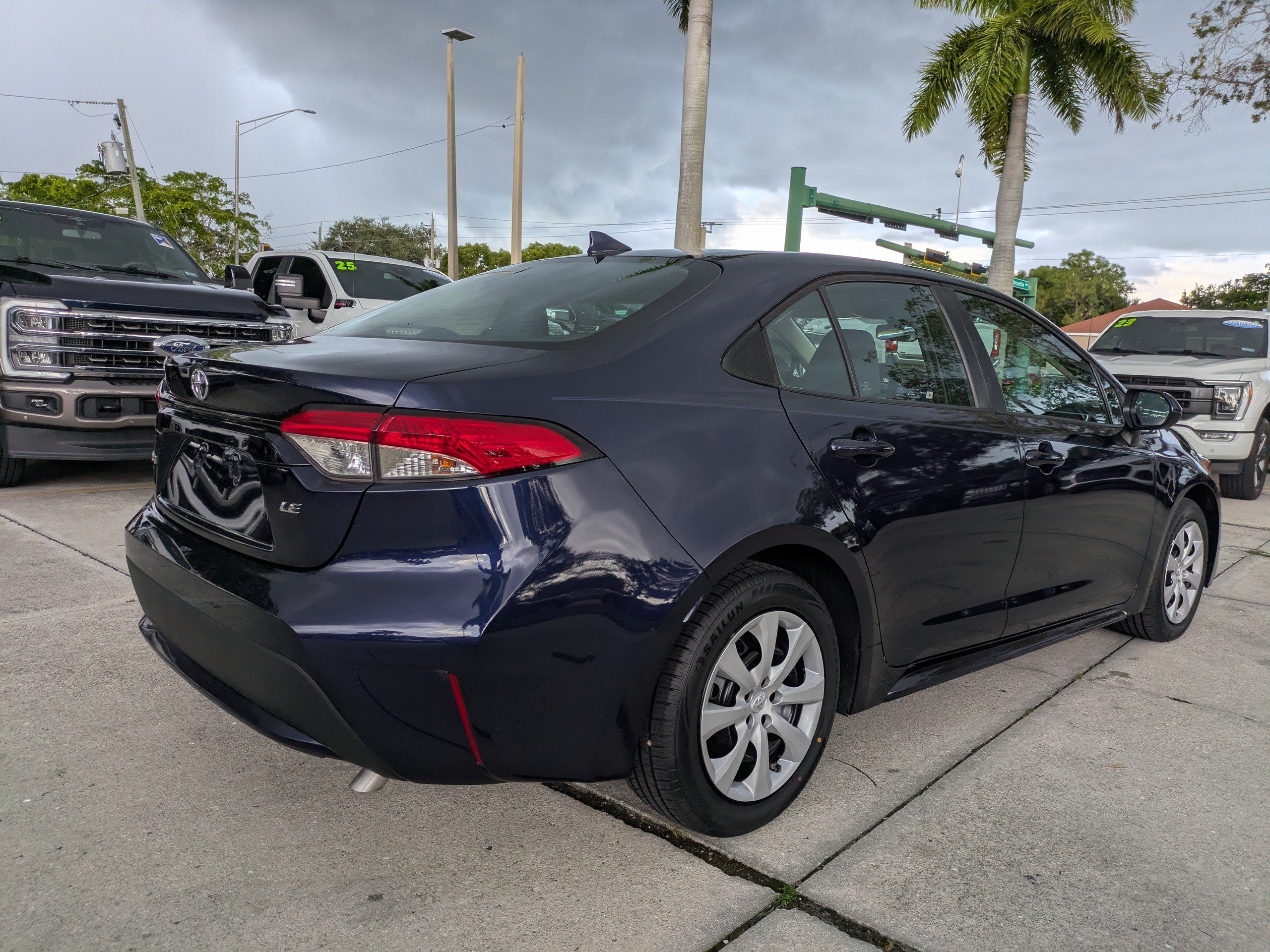 Used 2022 Toyota Corolla LE FWD image 4