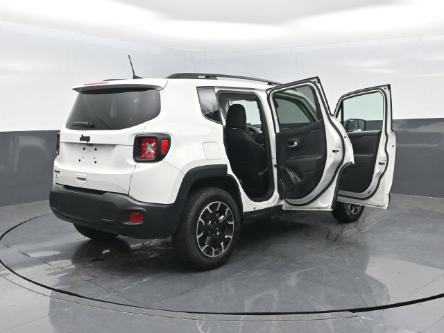 Used 2023 Jeep Renegade Latitude AWD/4WD image 28