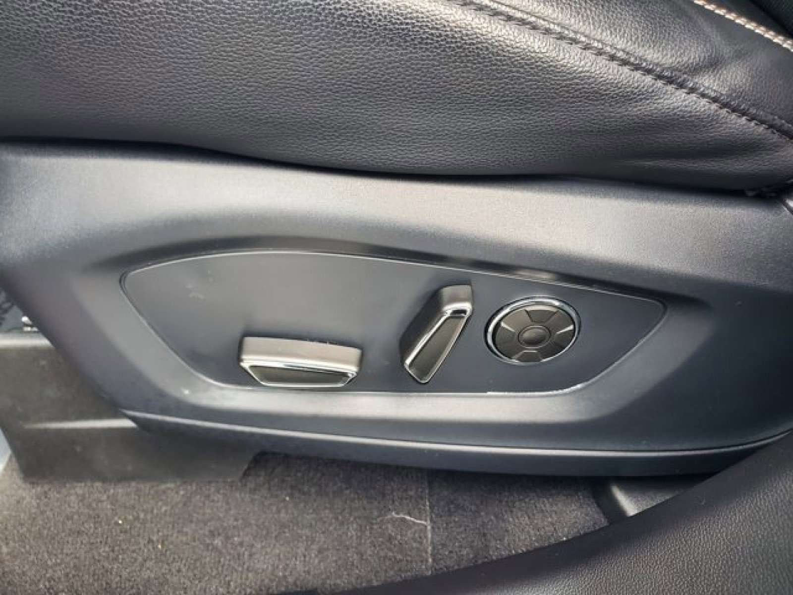 Certified 2020 Ford Explorer ST w/ Premium Technology Package image 12