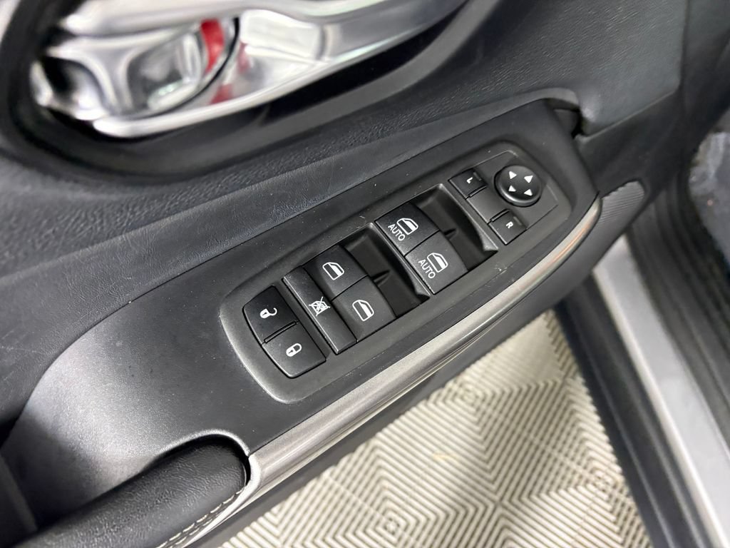 Used 2021 Jeep Cherokee Latitude Lux w/ Comfort/Convenience Group AWD/4WD image 13