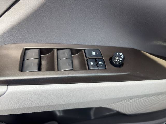 Used 2022 Toyota Camry LE AWD/4WD image 16