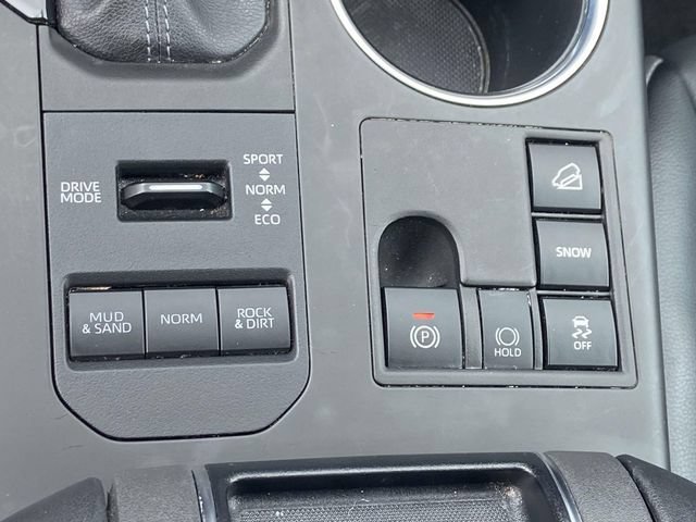 Used 2023 Toyota Highlander XLE AWD/4WD image 29