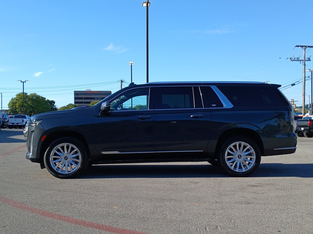 Used 2022 Cadillac Escalade ESV Luxury AWD/4WD image 6