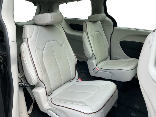 Used 2017 Chrysler Pacifica Limited FWD image 18