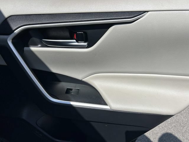 Used 2020 Toyota RAV4 XLE w/ Convenience Package FWD image 24