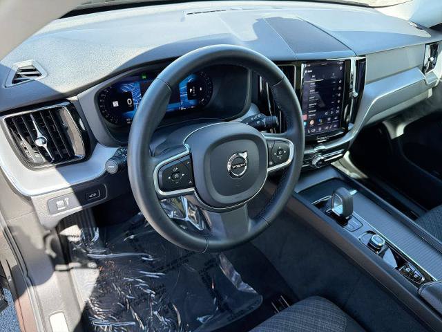 Used 2022 Volvo XC60 B5 Momentum AWD/4WD image 10