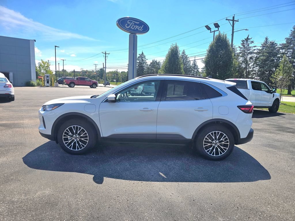 Certified 2026 Ford Escape SE FWD image 2