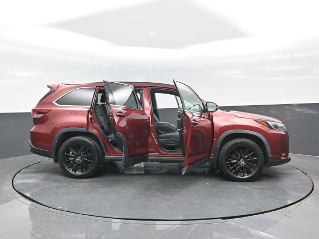 Used 2019 Toyota Highlander SE AWD/4WD image 30