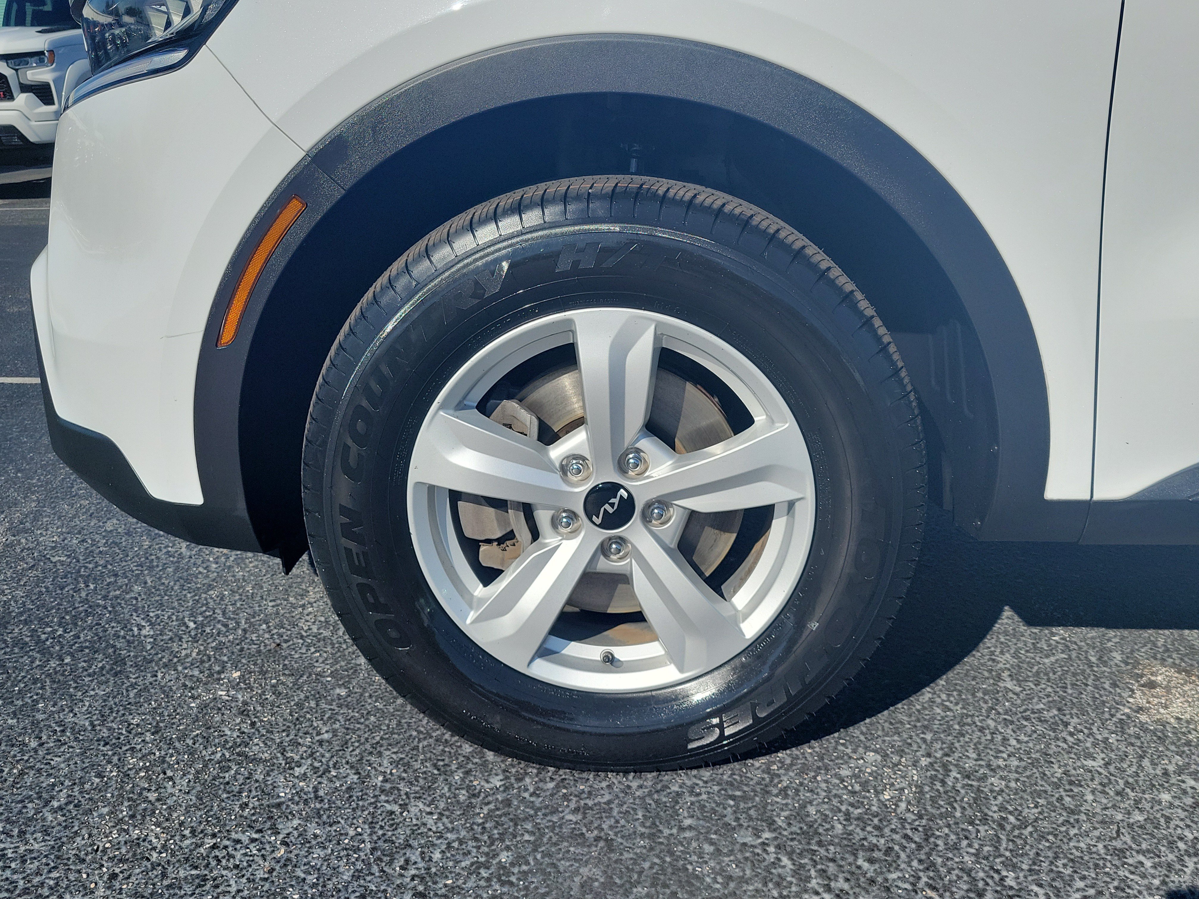 Used 2023 Kia Sorento LX AWD/4WD image 5
