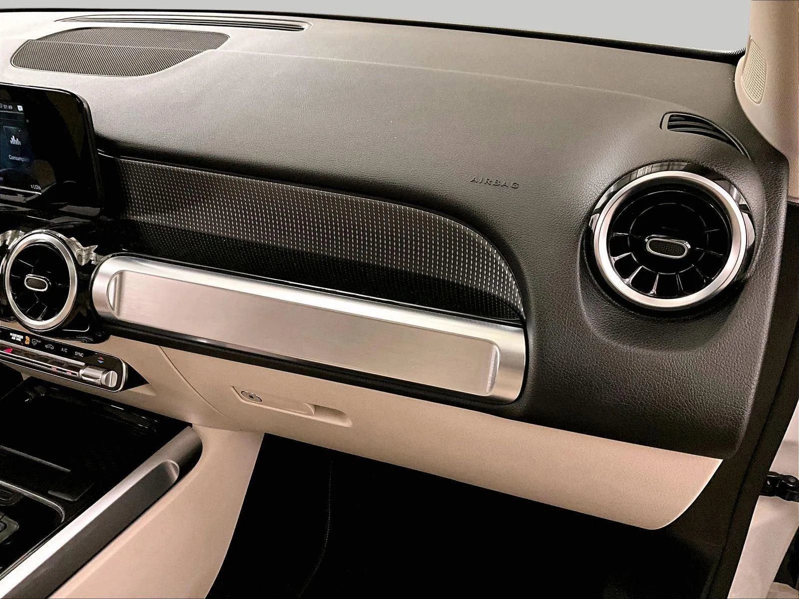 Used 2021 Mercedes-Benz GLB 250 4MATIC image 15