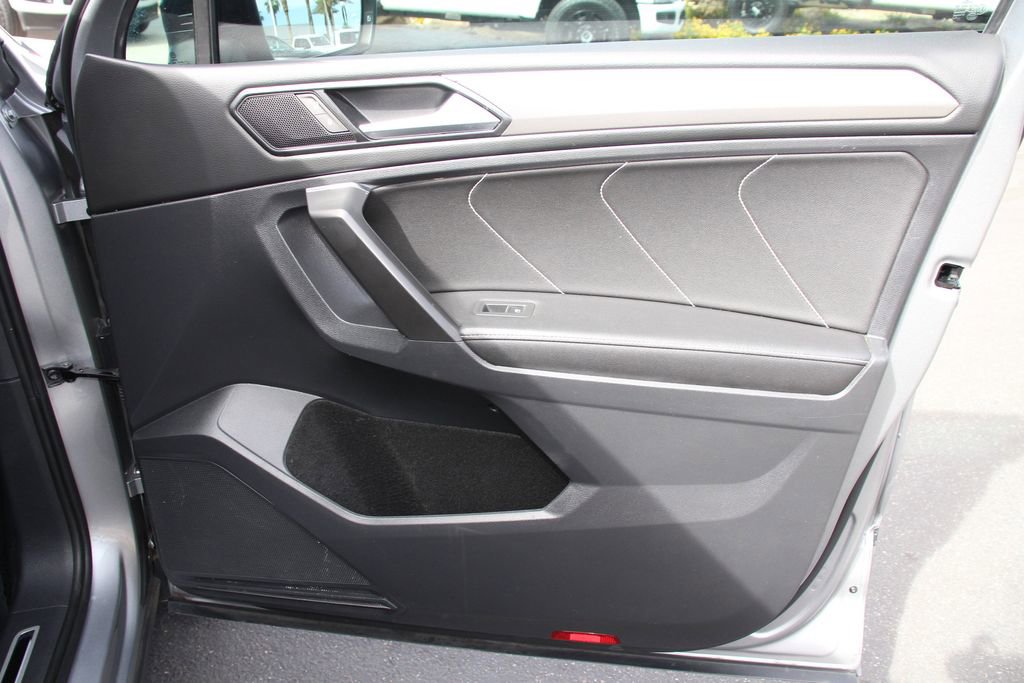 Used 2022 Volkswagen Tiguan SE R-Line FWD image 28