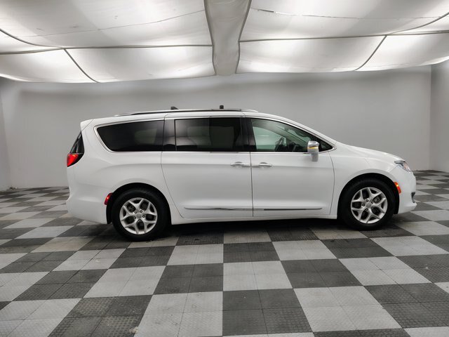 Used 2020 Chrysler Pacifica Limited FWD image 11