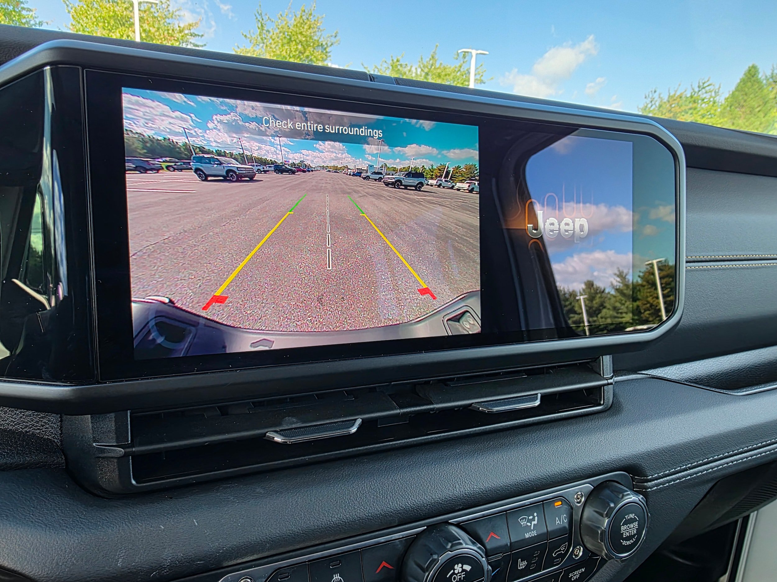 Used 2025 Jeep Gladiator Sport AWD/4WD image 21