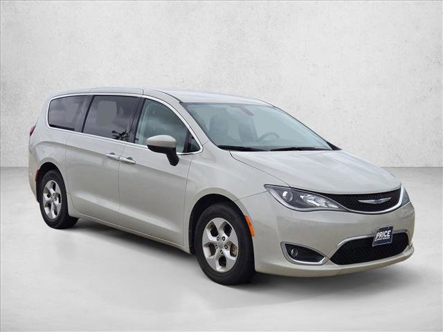 Used 2017 Chrysler Pacifica Touring Plus w/ Tire & Wheel Group FWD image 3