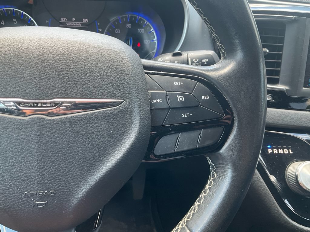 Used 2020 Chrysler Pacifica Touring w/ S Appearance Package FWD image 19