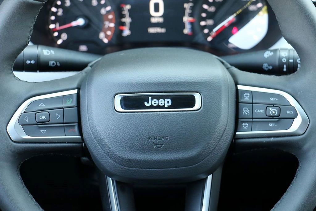 Used 2025 Jeep Compass Limited AWD/4WD image 25