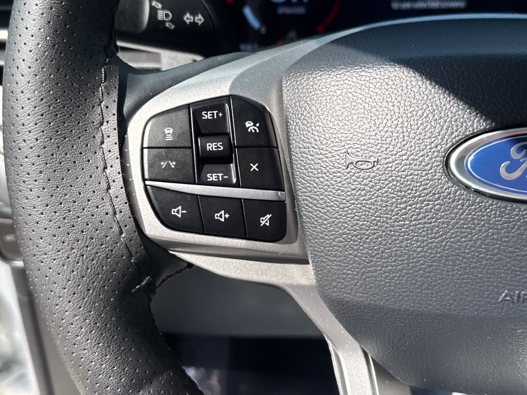 Certified 2025 Ford Explorer Active RWD image 16