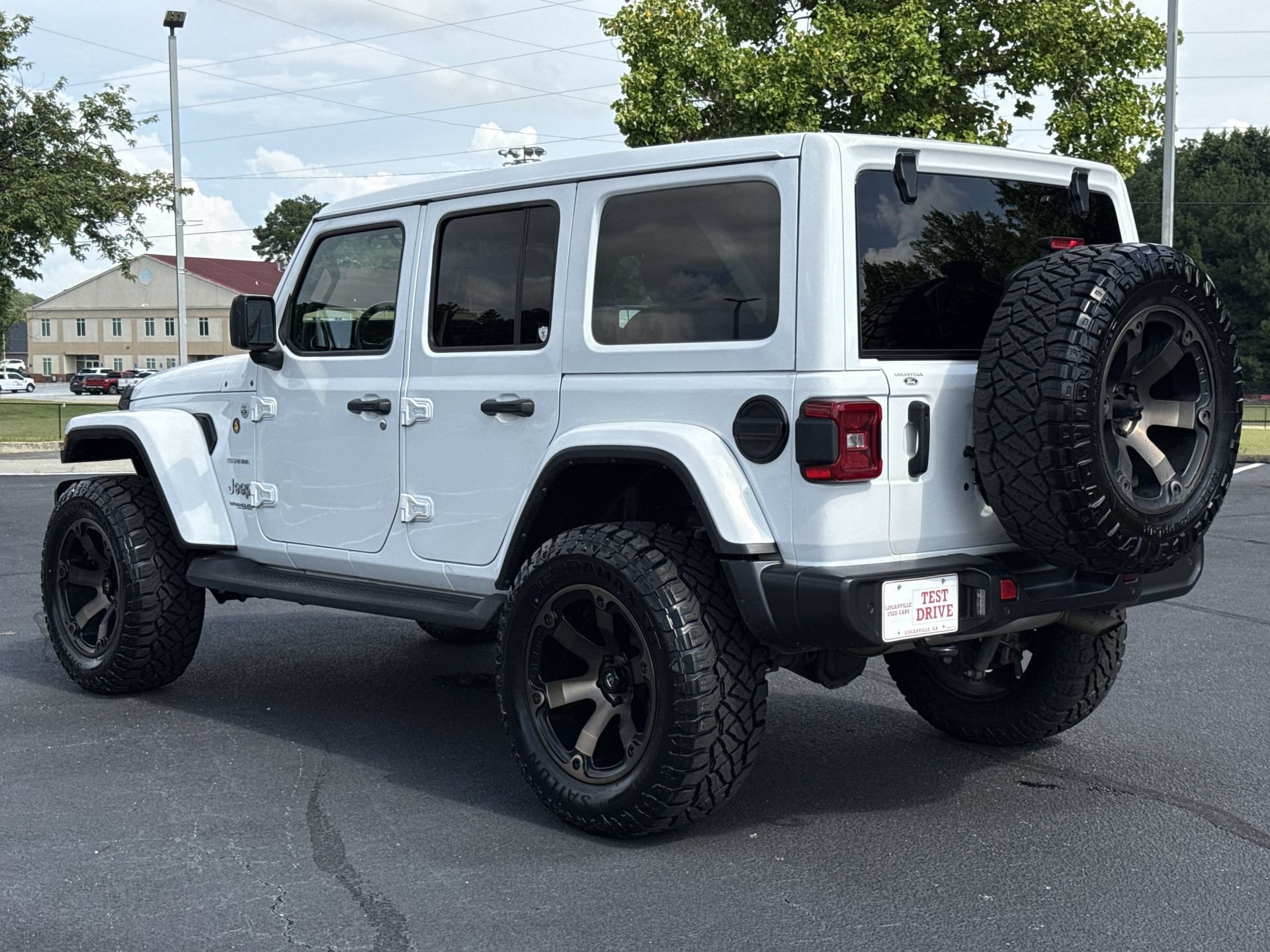 Used 2022 Jeep Wrangler Unlimited Sahara w/ LED Lighting Group AWD/4WD image 25