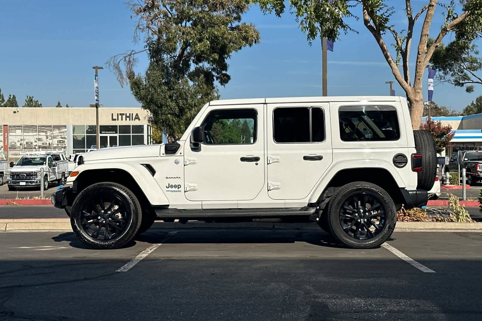 Used 2022 Jeep Wrangler Unlimited Sahara AWD/4WD image 6