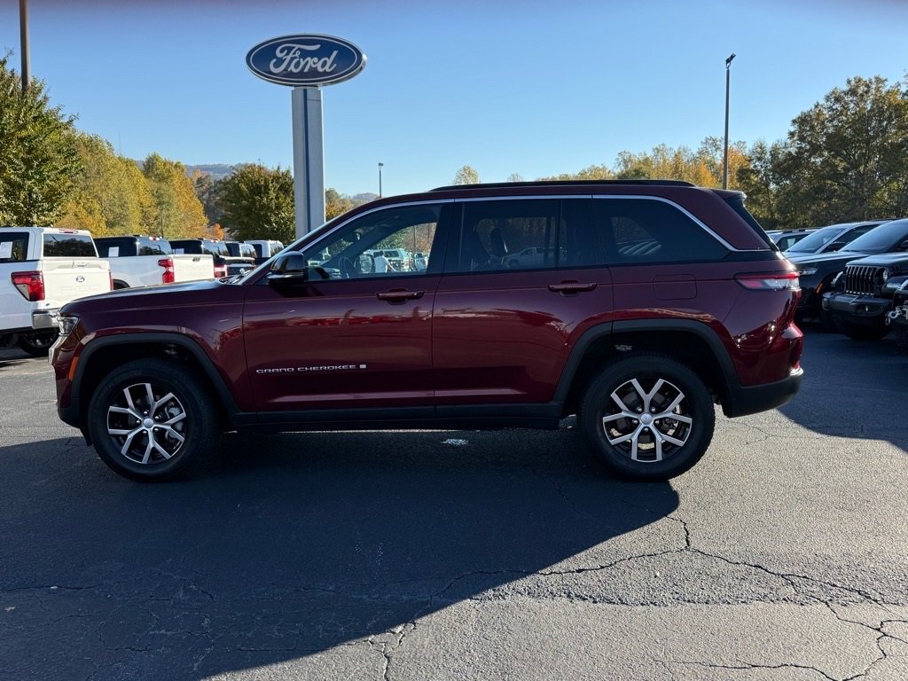 Used 2024 Jeep Grand Cherokee Limited image 7