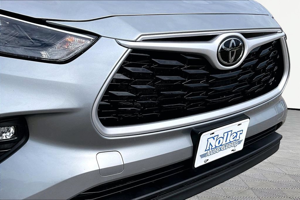 Used 2025 Toyota Highlander XLE AWD/4WD image 29