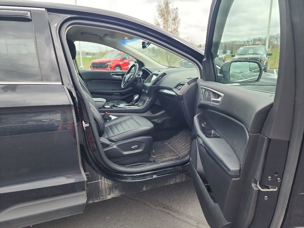 Certified 2017 Ford Edge SEL w/ Equipment Group 201A AWD/4WD image 9