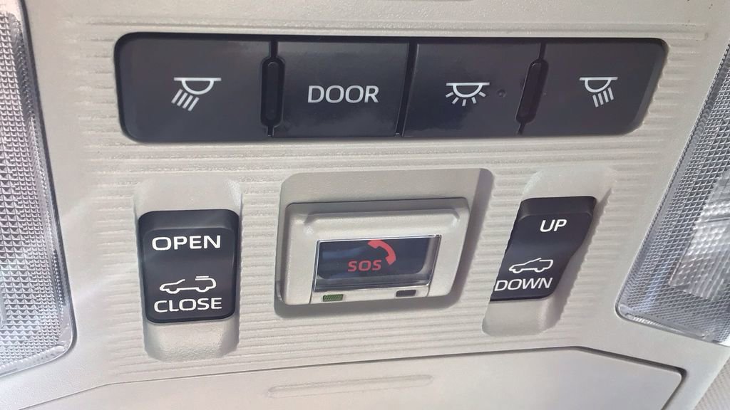 Used 2022 Toyota RAV4 XLE Premium image 31