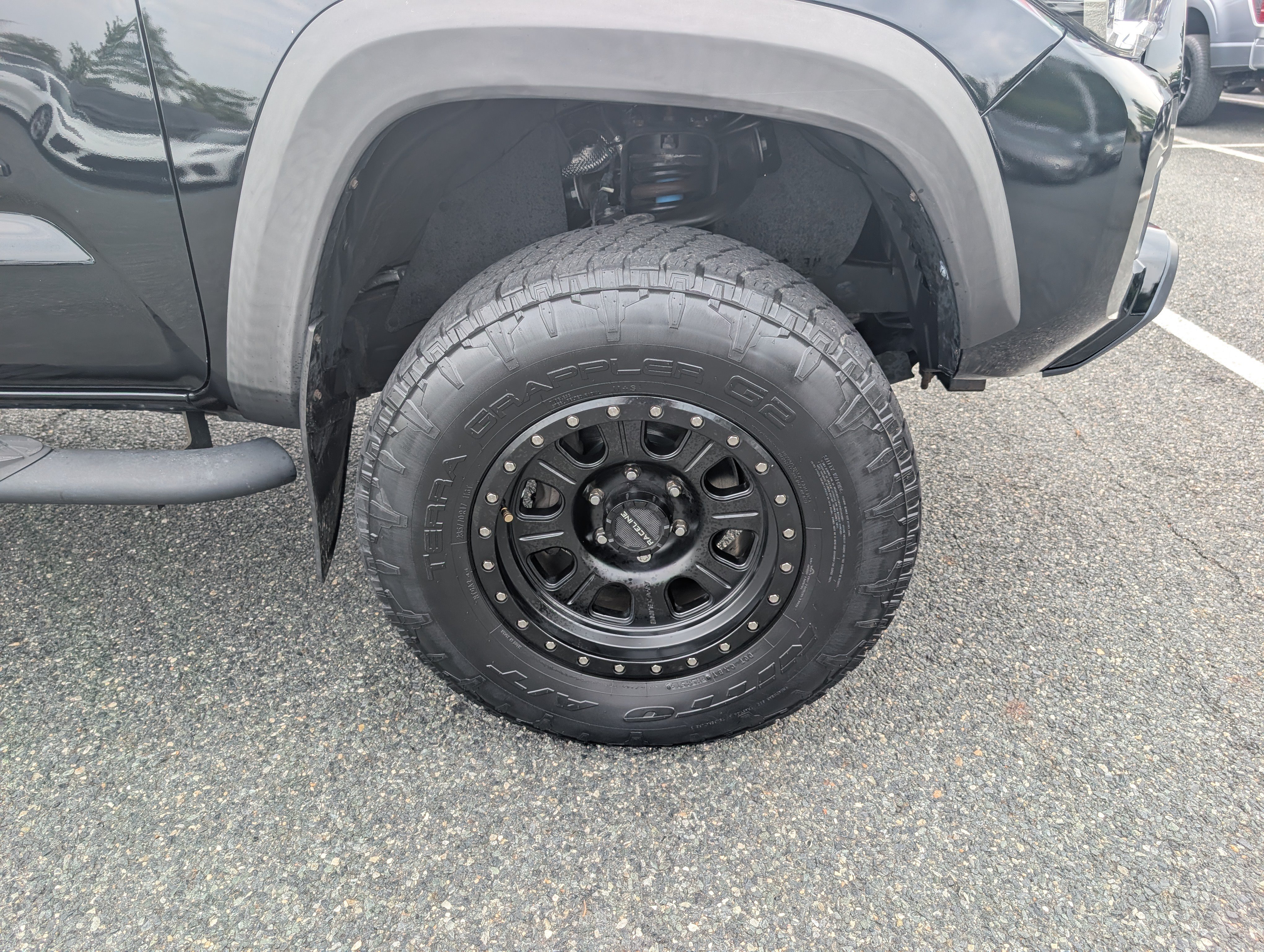 Used 2019 Toyota Tacoma TRD Off-Road AWD/4WD image 9