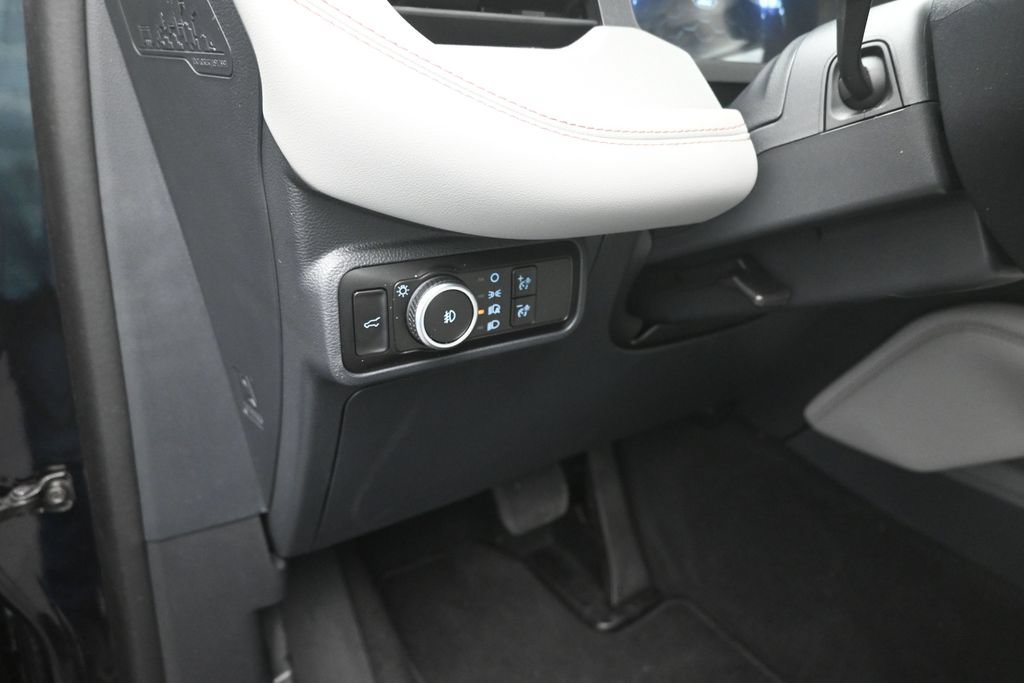 Certified 2026 Ford Explorer Active w/ Active Comfort Package AWD/4WD image 13