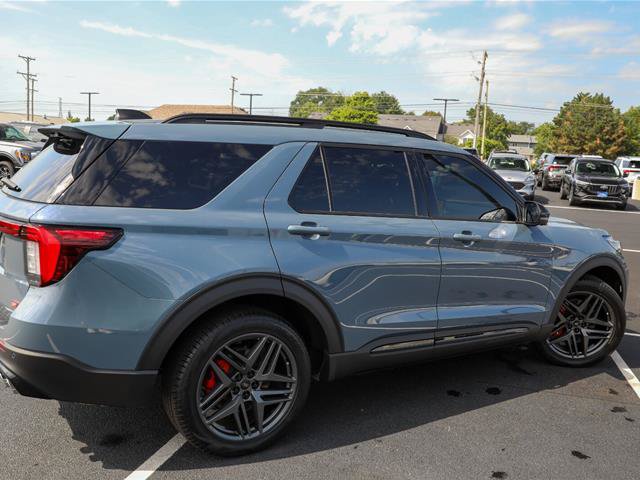 Certified 2025 Ford Explorer ST AWD/4WD image 11