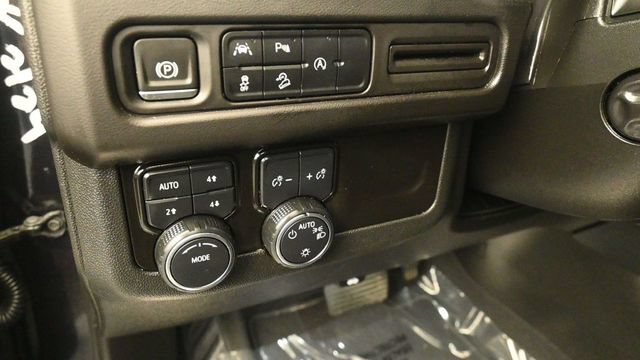 Used 2023 Chevrolet Suburban Premier AWD/4WD image 15